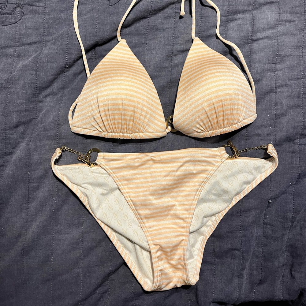 Victoria’s Secret bikini